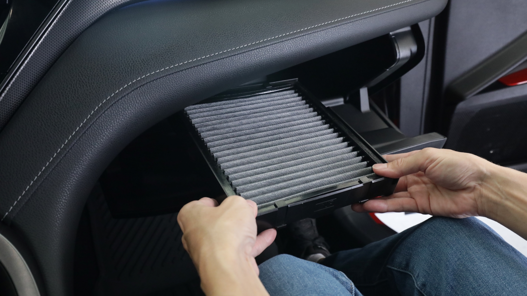 Automotive cabin air filter cartridges for vehicles